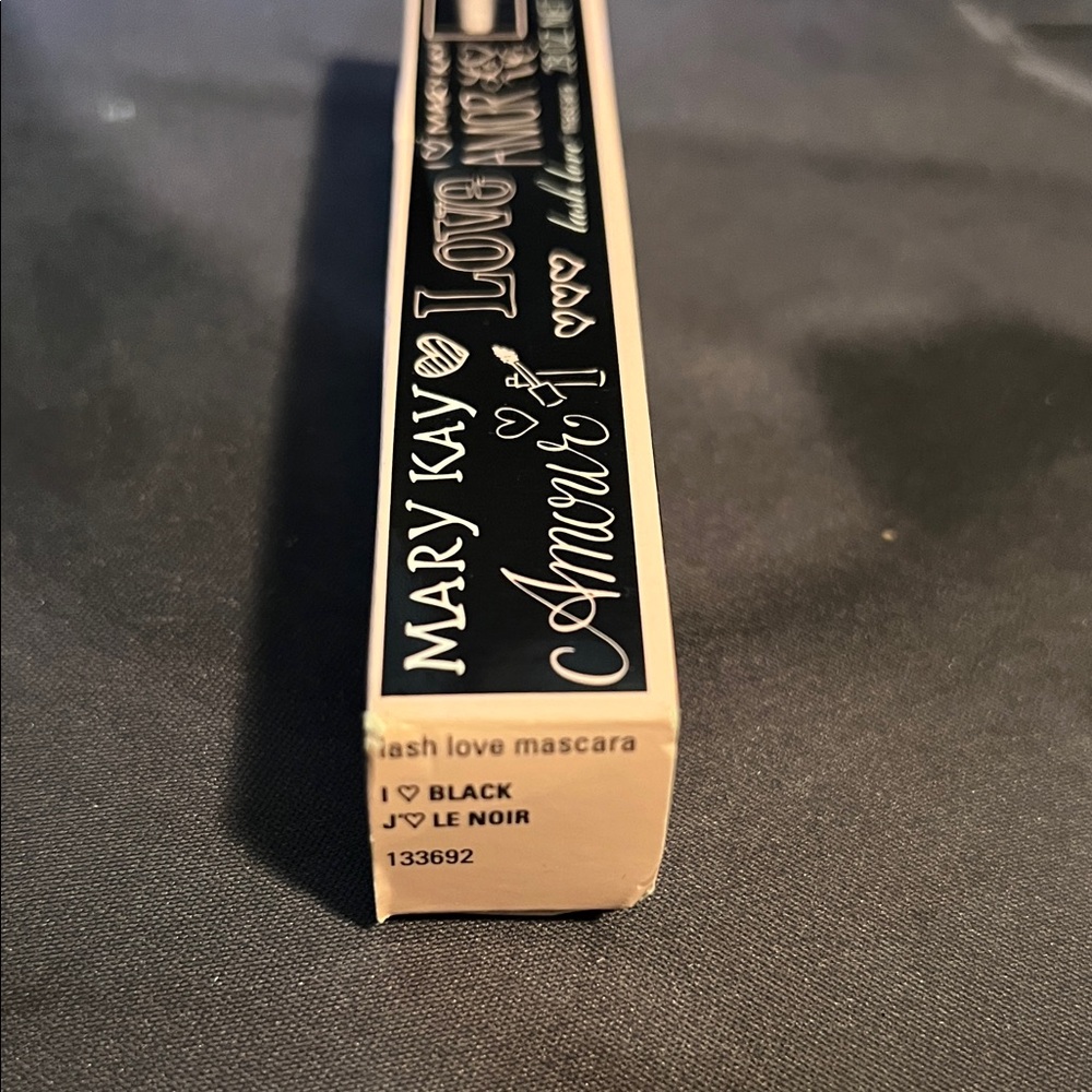 Mary Kay Love Lash Mascara in Classic Black